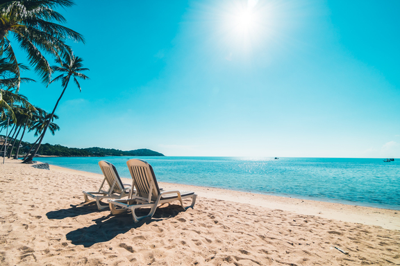 Cadeira de praia,perto do mar. dia de sol, Como é a Conexão Corpo e Mente